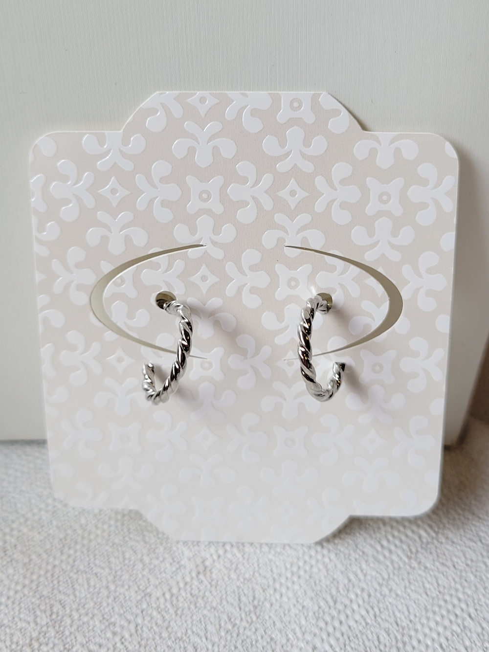 5/$25💎 Silver Twisted Hoop Earrings